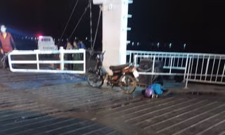 Bị lấy xe máy, hai anh em chém tử vong người đàn ông ngay trên phà