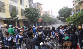 Xe máy phát nổ làm hai người chết