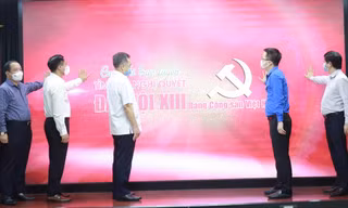 Đại diện lãnh đạo các bộ, ban, ngành ấn nút khởi động cuộc thi. 
