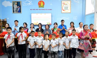 Trao tặng không gian đọc sách cho thiếu nhi tỉnh Điện Biên