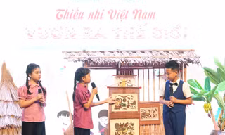 Học sinh Hà Nội chinh phục sân chơi 'Vươn ra thế giới' bằng bài thuyết trình về tranh Đông Hồ