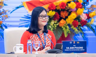 Nữ đại biểu trình bày Tuyên bố đầu tiên của Hội nghị Nghị sĩ trẻ toàn cầu là ai?