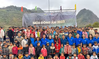 Mang mùa đông ấm lên 10 xã khó khăn vùng núi Cao Bằng