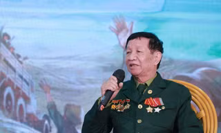 Ông Đỗ Quốc Phong, Chủ tịch Hội cựu TNXP TP.Hà Nội, Trưởng Ban liên lạc Lực lượng TNXP K53 Anh hùng giao lưu tại chương trình. Ảnh: Bảo Anh