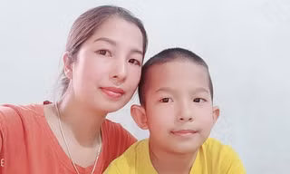 Cậu bé Nguyễn Hoàng Quân và mẹ là chị Trương Thị Hồng Nhung đang có những việc làm, hành động đẹp đồng hành, hỗ trợ các khu cách ly tập trung ở Hà Tĩnh.