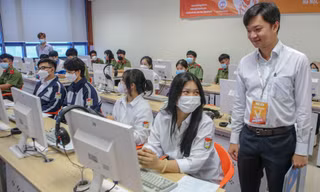 Anh Nguyễn Minh Triết, Bí thư T.Ư Đoàn, Chủ tịch T.Ư Hội SVVN động viên các thí sinh tham gia vòng loại quốc gia Cuộc thi Vô địch Tin học văn phòng thế giới.