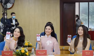 Hoa hậu Đặng Thị Ngọc Hân và Đỗ Mỹ Linh; Á hậu Bùi Phương Nga cùng đổi hình đại diện "Tết chung một nhà" trên trang facebook cá nhân nhằm tạo sự lan tỏa sâu rộng của chương trình. Ảnh: Dương Triều