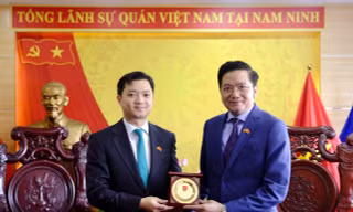 Bí thư Trung ương Đoàn chào xã giao Tổng lãnh sự Việt Nam tại Nam Ninh, Trung Quốc