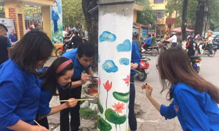 Cột điện nở hoa dưới bàn tay của các bạn ĐVTN phường Trần Nguyên Hãn, TP Bắc Giang