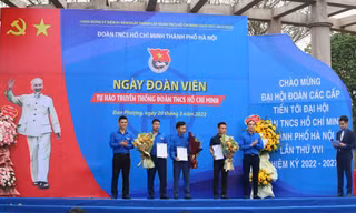 Trao quyết định thành lập ba tổ chức Đoàn, Hội tại các doanh nghiệp ngoài khu vực Nhà nước.