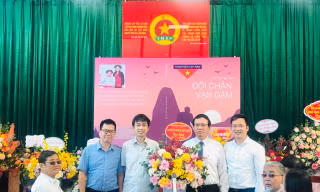 Truyền cảm hứng cho giới trẻ từ 'Đôi chân vạn dặm'