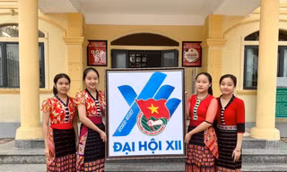 Độc đáo bức tranh logo Đại hội Đoàn toàn quốc XII làm từ gạo