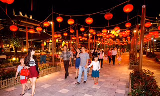 Ngày 29/8, tại Công viên châu Á Đà Nẵng, con đường ánh sáng kỷ lục đón rằm tháng bảy và Tết Trung Thu sẽ ra mắt. Được thắp sáng bởi hàng nghìn chiếc đèn lồng, đây sẽ là con đường đèn lồng dài nhất Việt Nam. Ban quản lý công viên cho biết, đơn vị sẽ gửi h