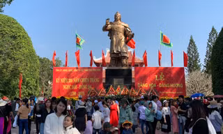 Hàng vạn người về dự Lễ hội Đống đa Tây Sơn