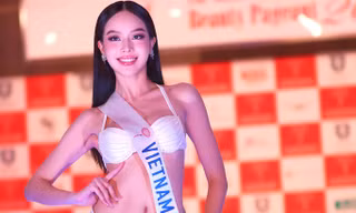 Thanh Thủy và dàn người đẹp diễn áo tắm ở bán kết Hoa hậu Quốc tế