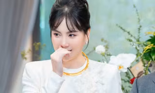 Mai Ngọc khóc trong lễ dạm ngõ