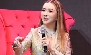 Nữ tỷ phú Hoa hậu Hoàn vũ nói video bị lộ đã được cắt ghép