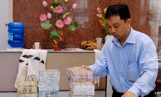 Các chuyên gia cho rằng, cần cho phép bán dưới mệnh giá thì nợ xấu mới giải quyết được. Ảnh: Ngọc Châu