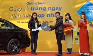 PVcomBank trao tặng xe Mercedes cho khách gửi tiền