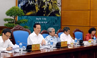 Thủ tướng Nguyễn Tấn Dũng chủ trì phiên họp đầu tiên của Ủy ban Quốc gia đổi mới Giáo dục và Đào tạo. Ảnh: Nhật Bắc