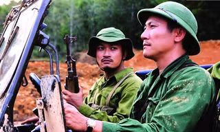 “Những người viết huyền thoại”, bộ phim hay về đề tài chiến tranh, được dư luận chào đón