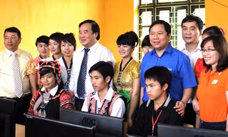 Bàn giao phòng máy tính cho trường PTDTNT ở Điện Biên