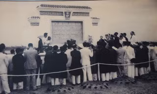 Trước nhà bia năm 1951. Ảnh: Võ An Ninh