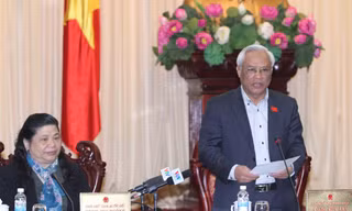 Phó Chủ tịch Quốc hội Uông Chu Lưu và Phó Chủ tịch Quốc hội Tòng Thị Phóng tại phiên họp. Ảnh: Phương Hoa