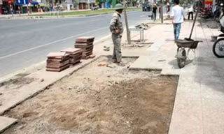 “Cấm cửa” 2 năm với nhà thầu thi công vỉa hè kém chất lượng