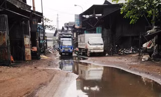 Đường trong cụm công nghiệp Châu Khê (thị xã Từ Sơn - Bắc Ninh) sau 5,6 năm sử dụng. Ảnh: Sỹ Lực