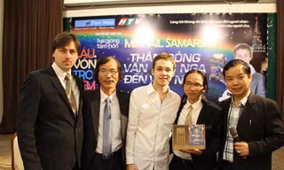 Thần đồng Nga mời ca sĩ khiếm thị sang Nga biểu diễn