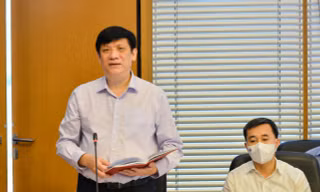 Bộ trưởng Bộ Y tế Nguyễn Thanh Long tại Phiên họp. Ảnh QH 