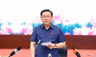 Chủ tịch Quốc hội Vương Đình Huệ phát biểu tại buổi làm việc