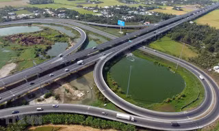 Đầu tư phát triển hạ tầng giao thông, 'một mũi tên trúng nhiều đích'