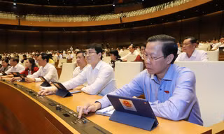 Kỳ họp thứ sáu lấy phiếu tín nhiệm nhân sự Quốc hội bầu hoặc phê chuẩn