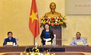Chủ tịch Quốc hội Nguyễn Thị Kim Ngân, Chủ tịch Hội đồng Bầu cử quốc gia phát biểu tại Phiên họp 