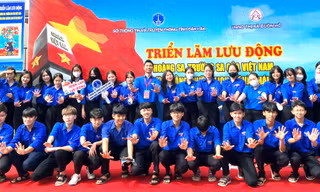 Đoàn thanh niên tích cực tuyên truyền tại triển lãm về Hoàng Sa, Trường Sa của Việt Nam