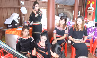 Nghệ nhân Êđê truyền dạy dệt thổ cẩm truyền thống 