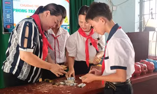 Thiếu nhi Đắk Lắk đoàn kết giúp bạn đến trường