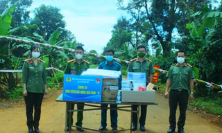 Đoàn Thanh niên Công an tỉnh Đắk Lắk thăm, tặng quà chốt kiểm soát dịch