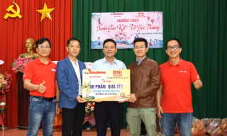Những suất quà Tết sẻ chia với bà con dân tộc thiểu số khó khăn Đắk Lắk
