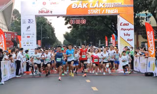 Gần 2.000 vận động viên tham gia chạy gây quỹ hỗ trợ học sinh khó khăn