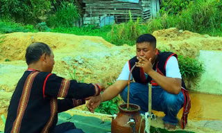 Đầu năm, người Gia Rai cúng thần buôn để cầu an