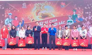 ‘Tết sẻ chia - Năm Rồng khởi sắc’ tại Đắk Lắk