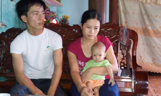 Vợ chồng Thắm Tuấn và cháu Khánh An. Ảnh: Tuấn Nguyễn.
