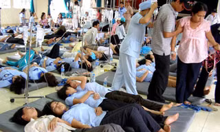 Sau đám cưới, 1 người chết, gần 200 người đi viện