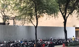 Bãi xe trên đường Nguyễn Du