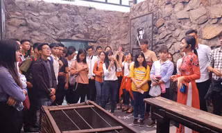 Ngày hoạt động đáng nhớ của 65 sinh viên về dự 'Nâng bước thủ khoa'