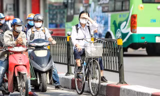 Nắng nóng kéo dài đến hết ngày mai tại miền Bắc và hết ngày thứ Hai (11/5) tại miền Trung. Ảnh: Duy Phạm. 