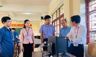 Kiểm tra phòng máy chấm thi trắc nghiệm ở Thanh Hoá